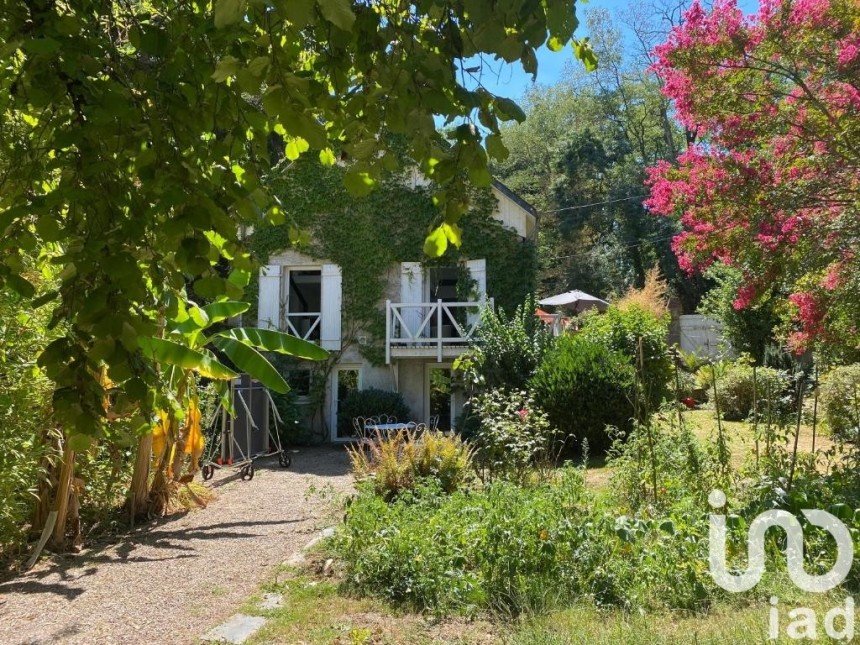 Country house 5 rooms of 130 m² in Saint-Fiacre-sur-Maine (44690)