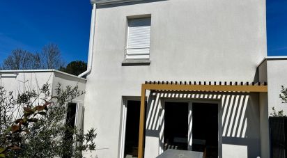 House 4 rooms of 80 m² in Royan (17200)