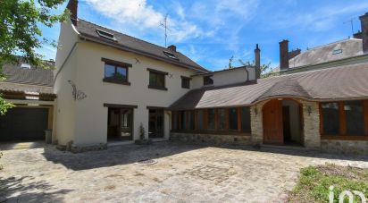 House 6 rooms of 250 m² in Plailly (60128)