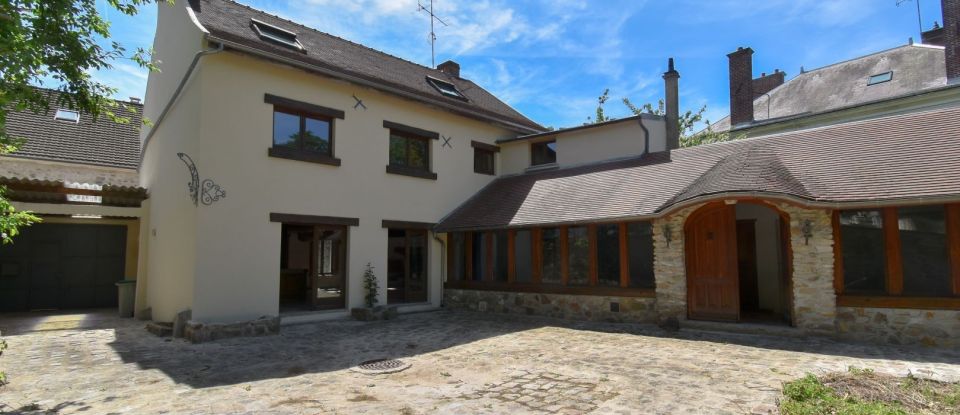 House 6 rooms of 250 m² in Plailly (60128)