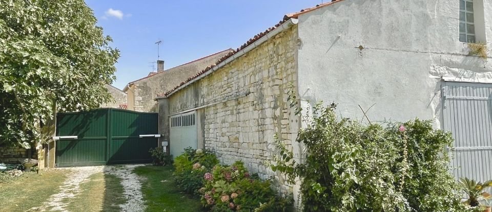 Maison 11 pièces de 345 m² à Surgères (17700)