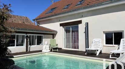 Maison de village 12 pièces de 240 m² à Monétay-sur-Loire (03470)