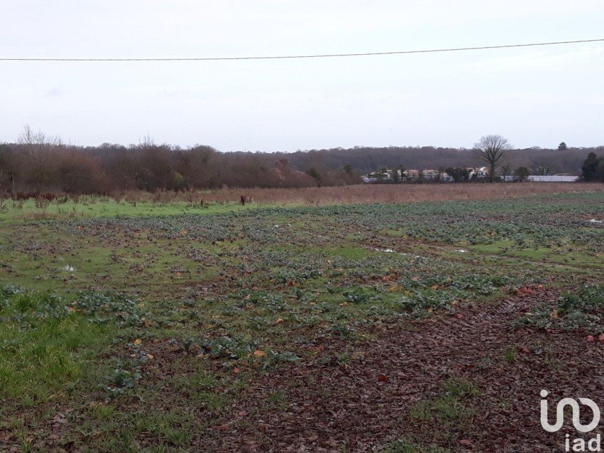 Land of 20,080 m² in Poitiers (86000)