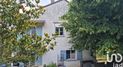 Traditional house 7 rooms of 165 m² in Le Mesnil-Saint-Denis (78320)