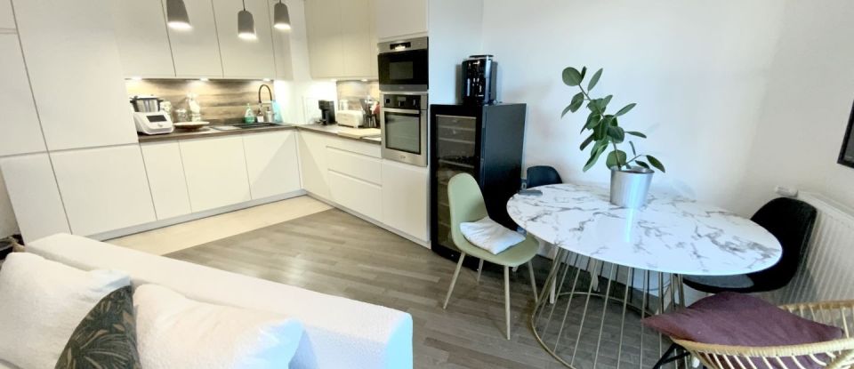 Appartement 3 pièces de 65 m² à Clamart (92140)