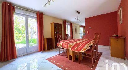 Traditional house 8 rooms of 200 m² in Mandres-les-Roses (94520)
