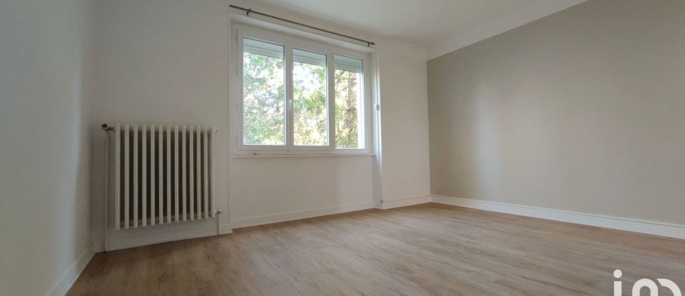 Appartement 4 pièces de 92 m² à Bertholène (12310)