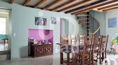 Longere 6 rooms of 201 m² in Estivareilles (03190)
