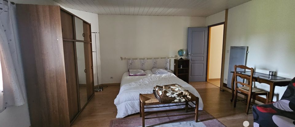 Longere 10 rooms of 356 m² in Puyréaux (16230)