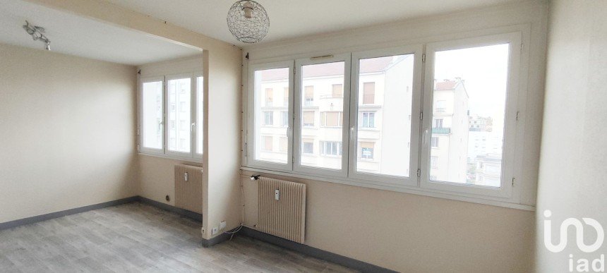 Apartment 1 room of 30 m² in Saint-Étienne (42100)