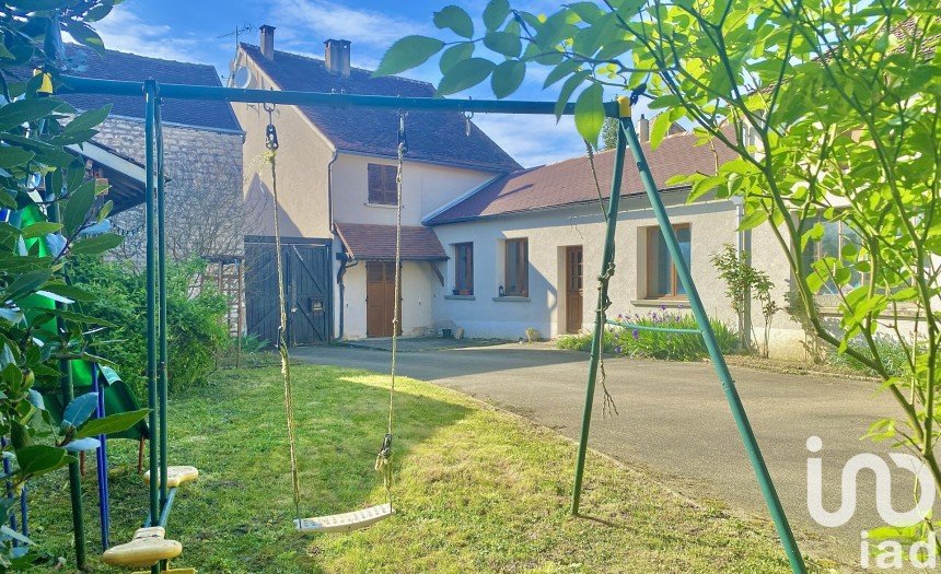 Village house 7 rooms of 247 m² in - (89460)