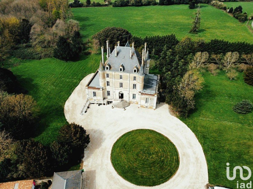 Castle 18 rooms of 850 m² in Chantonnay (85110)