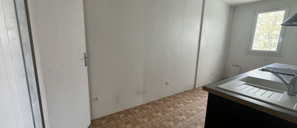 Apartment 4 rooms of 86 m² in Savigny-le-Temple (77176)
