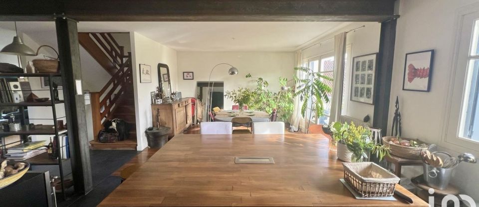 Traditional house 7 rooms of 210 m² in Vélizy-Villacoublay (78140)