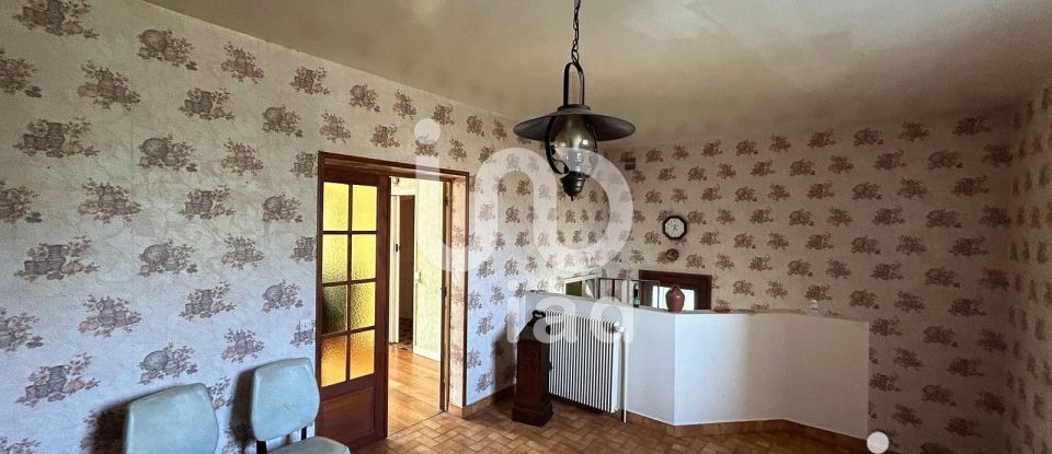 Traditional house 4 rooms of 85 m² in Saint-Cyr-l'École (78210)