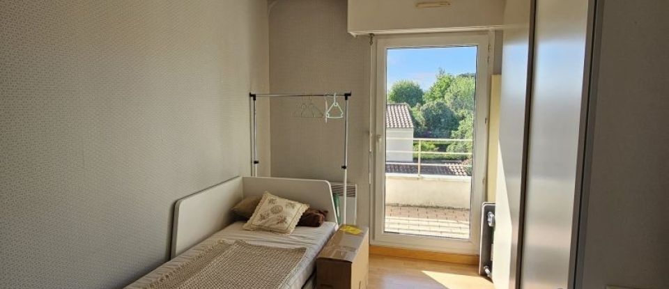 Appartement 4 pièces de 97 m² à Bordeaux (33200)