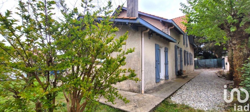 Traditional house 7 rooms of 147 m² in Boucau (64340)