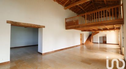 Maison traditionnelle 10 pièces de 291 m² à Chevanceaux (17210)