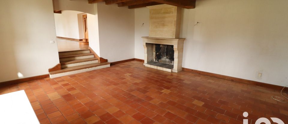 Maison traditionnelle 10 pièces de 291 m² à Chevanceaux (17210)