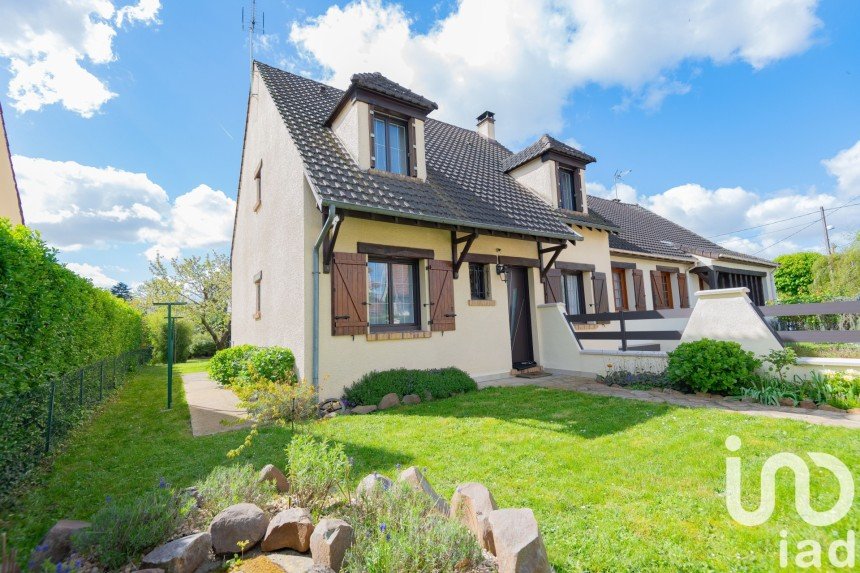 Traditional house 7 rooms of 136 m² in Sainte-Geneviève-des-Bois (91700)