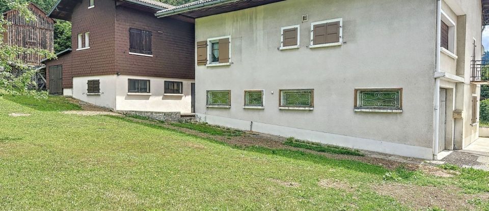 Maison 11 pièces de 344 m² à Habère-Poche (74420)