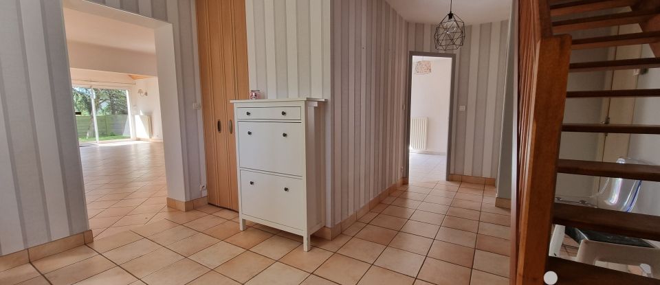 Traditional house 7 rooms of 135 m² in Saint-Géréon (44150)