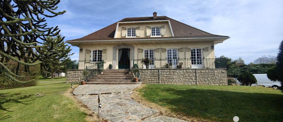 Traditional house 10 rooms of 260 m² in Rochechouart (87600)