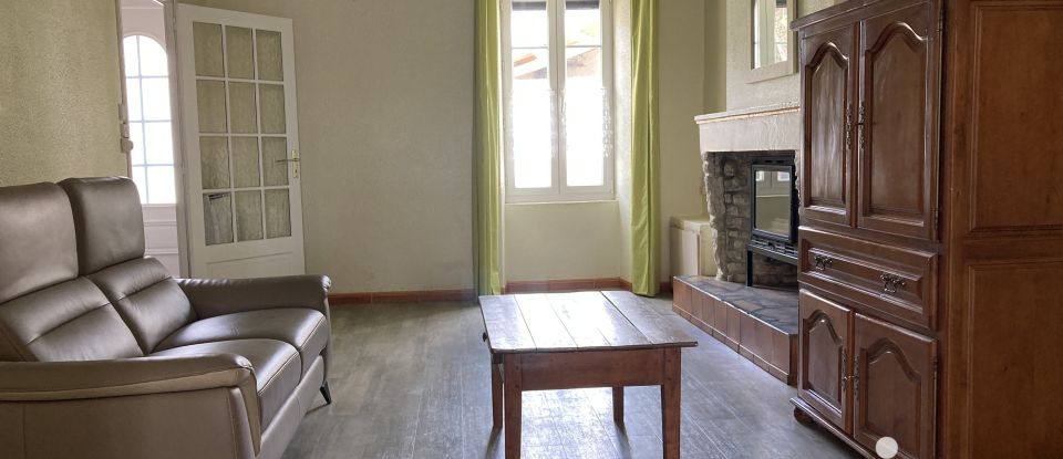 House 6 rooms of 130 m² in Saint-Mard (17700)