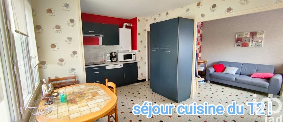 House 6 rooms of 187 m² in Saint-Priest (69800)