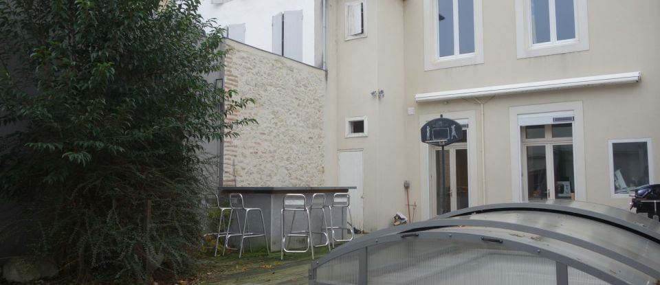 House 7 rooms of 220 m² in Agen (47000)