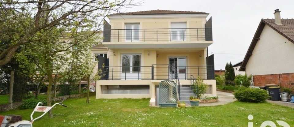 Traditional house 7 rooms of 155 m² in Ormesson-sur-Marne (94490)