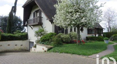 Maison traditionnelle 7 pièces de 235 m² à Saint-Meslin-du-Bosc (27370)