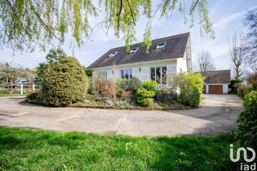 House 6 rooms of 130 m² in Fontenay-Saint-Père (78440)