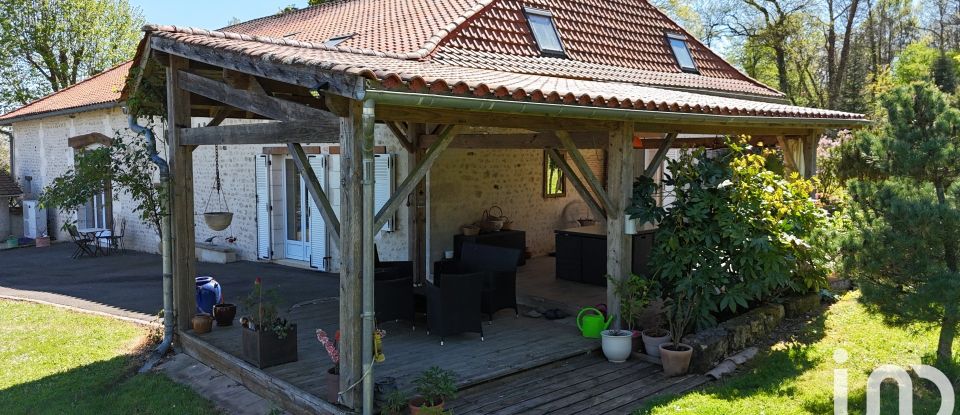 House 6 rooms of 278 m² in Vaux-Lavalette (16320)