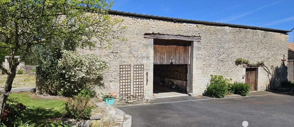 House 6 rooms of 278 m² in Vaux-Lavalette (16320)