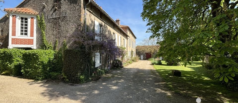 Mansion 11 rooms of 465 m² in Parthenay (79200)