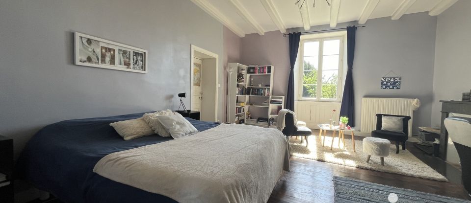 Mansion 11 rooms of 465 m² in Parthenay (79200)