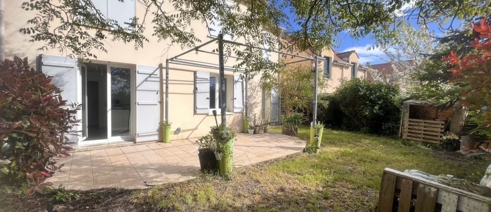 House 7 rooms of 160 m² in Plaisir (78370)