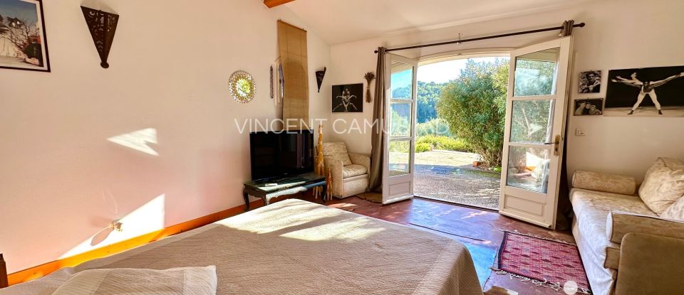 House 6 rooms of 240 m² in Sanary-sur-Mer (83110)
