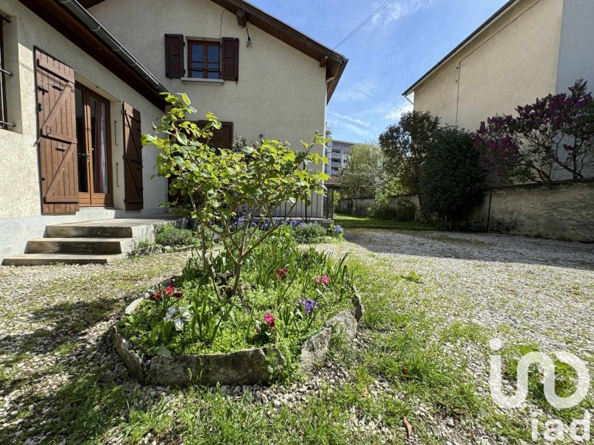 Maison 6 pièces de 122 m² à Grenoble (38100)