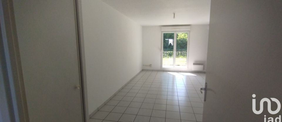 Apartment 2 rooms of 45 m² in Petit-Couronne (76650)