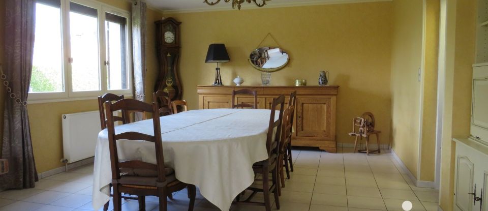 Maison traditionnelle 7 pièces de 235 m² à Saint-Meslin-du-Bosc (27370)