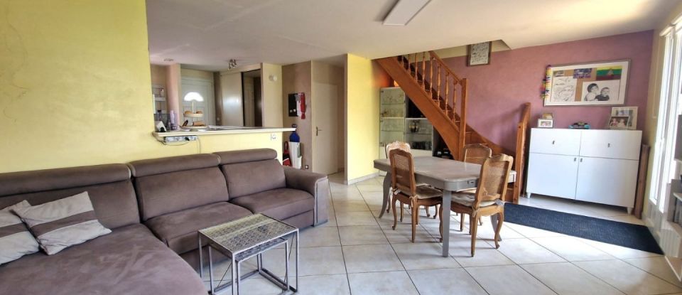 House 6 rooms of 100 m² in Soignolles-en-Brie (77111)