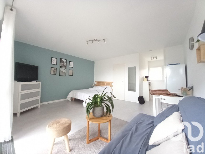 Apartment 1 room of 32 m² in Roscoff (29680)