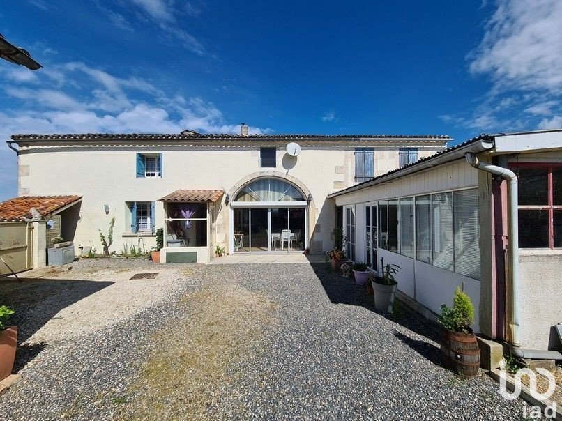 Vente Maison 168m² 7 Pièces à Salignac-sur-Charente (17800) - Iad France