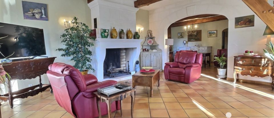 Traditional house 9 rooms of 240 m² in Fontvieille (13990)