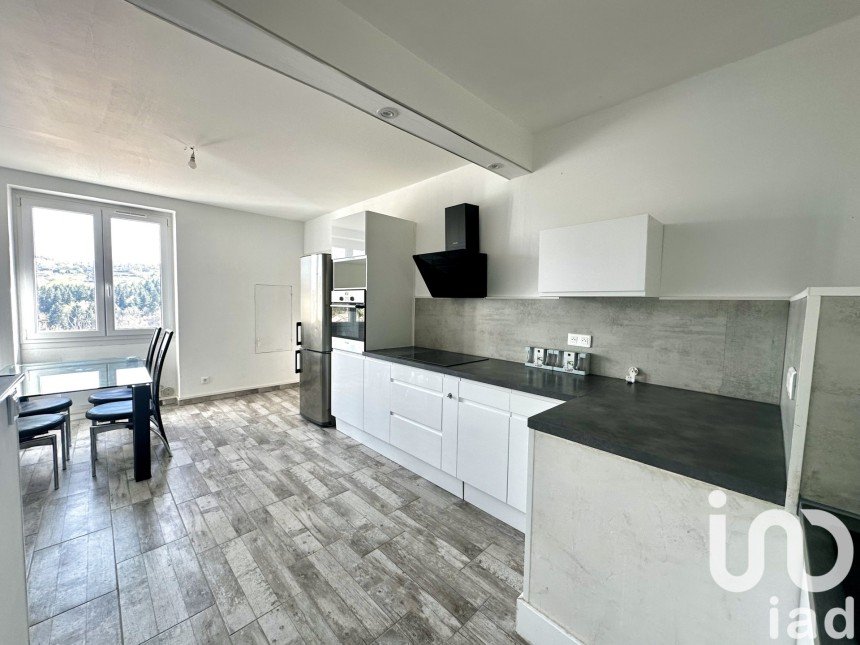 Apartment 2 rooms of 60 m² in Saint-Genest-Lerpt (42530)