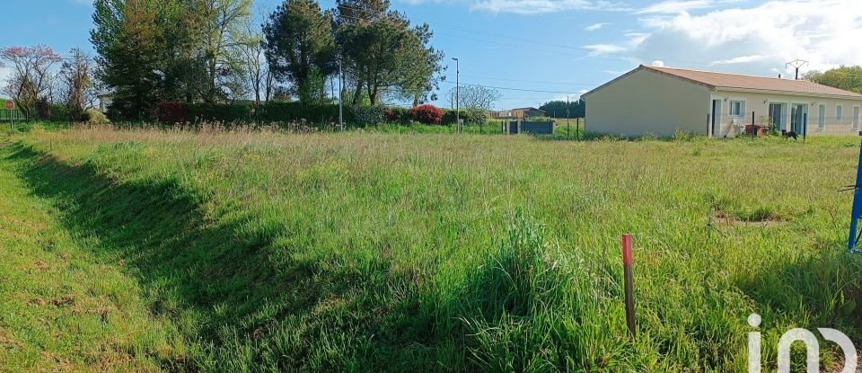 Land of 1,472 m² in Montendre (17130)