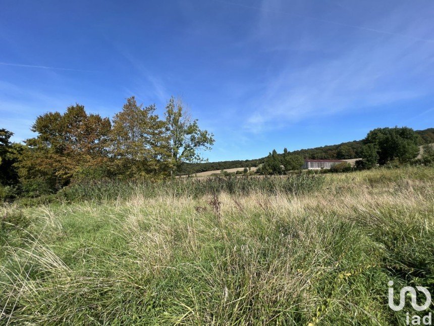 Land of 825 m² in Nanteuil-la-Forêt (51480)