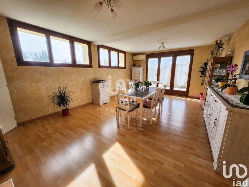 House 8 rooms of 159 m² in Valence-en-Brie (77830)